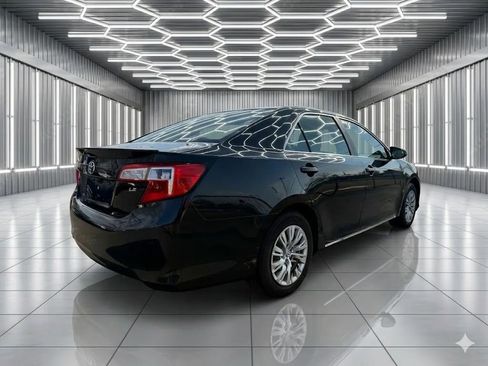 Used 2012 Toyota Camry LE FWD image 4