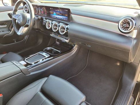 Used 2025 Mercedes-Benz CLA 250 image 8