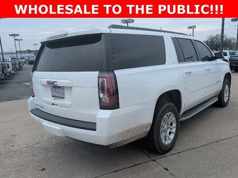 Used 2019 GMC Yukon XL SLT image 3