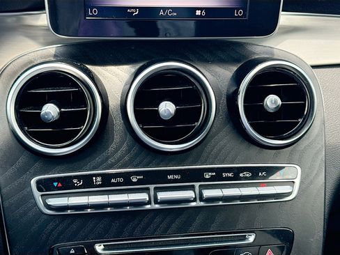 Used 2019 Mercedes-Benz GLC 300 image 34