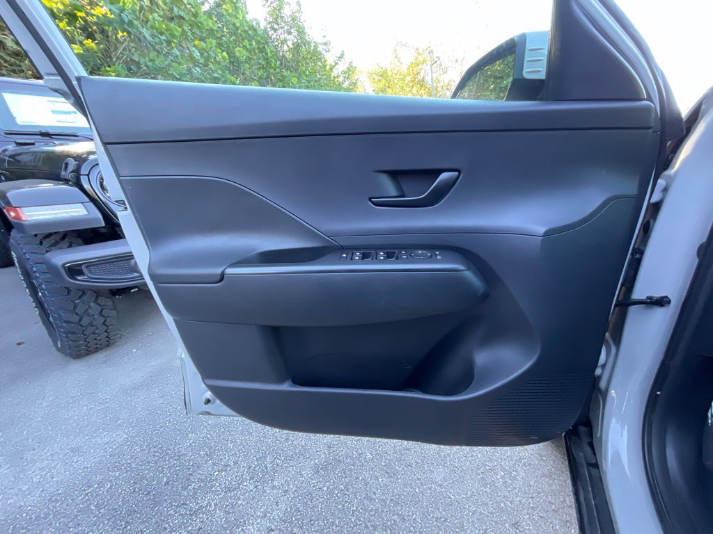 Used 2025 Hyundai Kona SEL AWD/4WD image 8