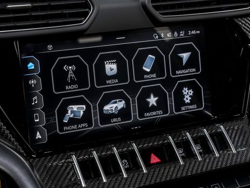 Used 2022 Lamborghini Urus AWD/4WD image 23