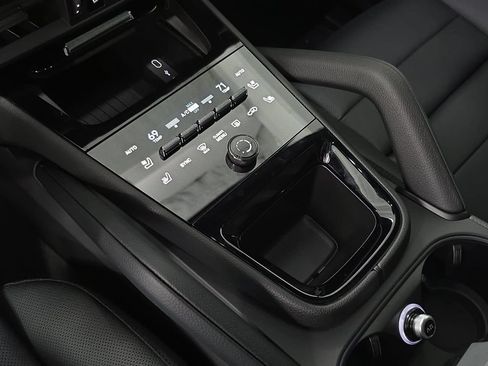Certified 2026 Porsche Cayenne AWD/4WD image 20