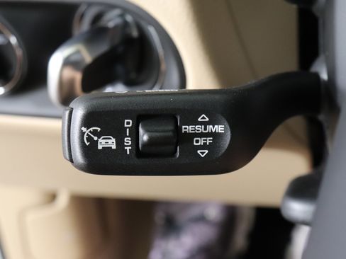 Used 2025 Porsche Macan image 38