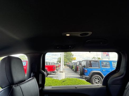 New 2026 Chrysler Voyager LX image 23