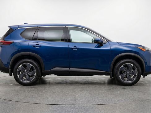 Used 2025 Nissan Rogue SV AWD/4WD image 11