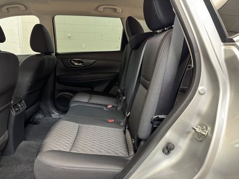 Used 2020 Nissan Rogue SV image 16