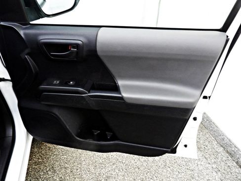 Used 2020 Toyota Tacoma SR image 10