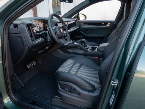 New 2026 Porsche Cayenne GTS image 4