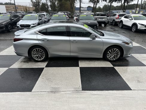 Used 2022 Lexus ES 350 Ultra Luxury image 3