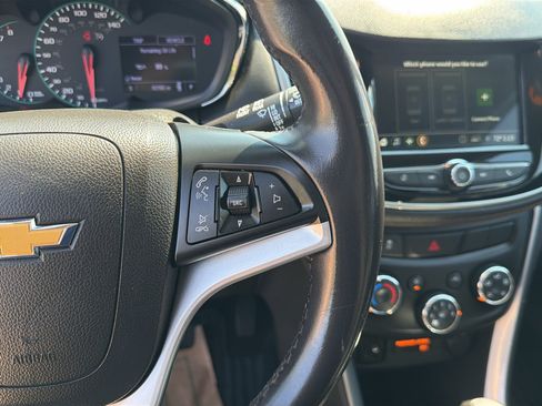 Used 2019 Chevrolet Trax LT w/ LT Convenience Package FWD image 29