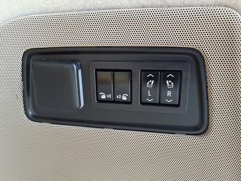 Used 2023 Cadillac Escalade ESV Premium Luxury image 12