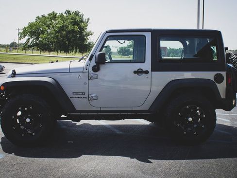 Used 2015 Jeep Wrangler Sport w/ Connectivity Group AWD/4WD image 6