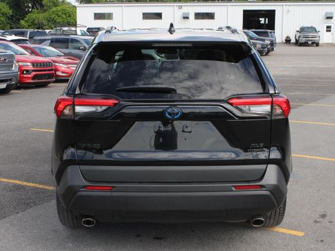 Used 2020 Toyota RAV4 XLE w/ Convenience Package AWD/4WD image 6