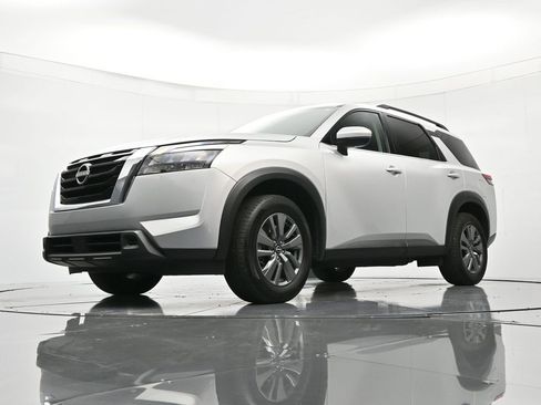 Certified 2024 Nissan Pathfinder SV image 37