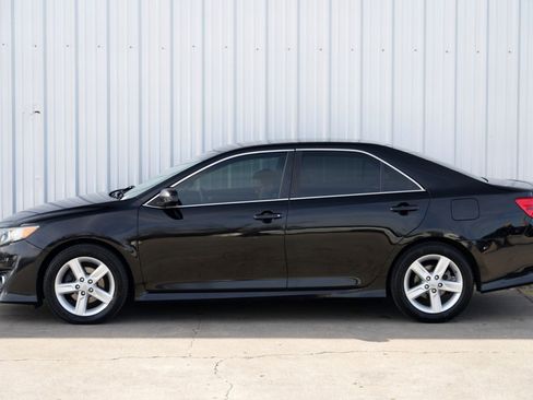 Used 2014 Toyota Camry SE image 40