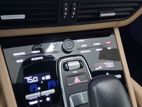 Used 2021 Porsche Cayenne image 24