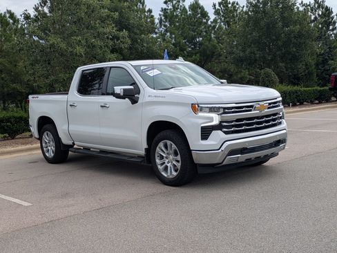 Used 2023 Chevrolet Silverado 1500 LTZ AWD/4WD image 2