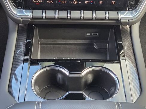 Used 2025 GMC Yukon XL Elevation image 25