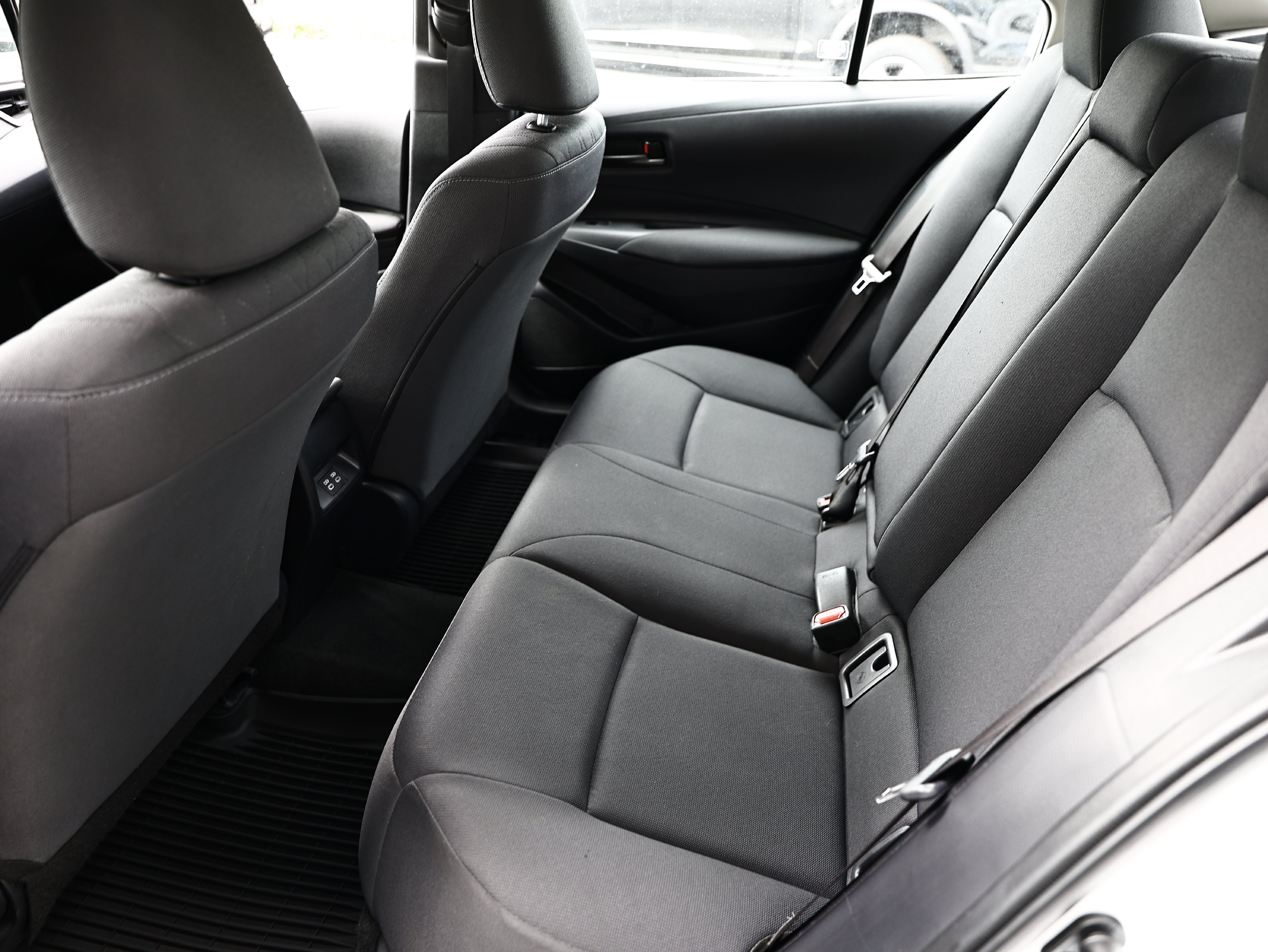 Used 2025 Toyota Corolla LE FWD image 24