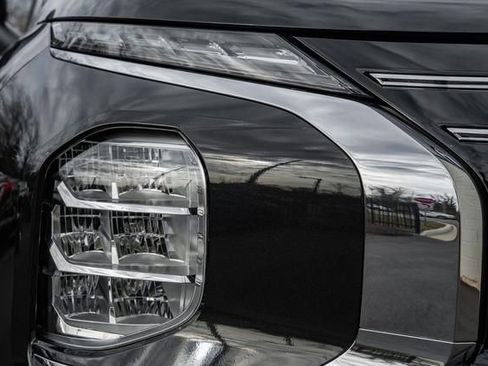 New 2025 Mitsubishi Outlander SE image 12