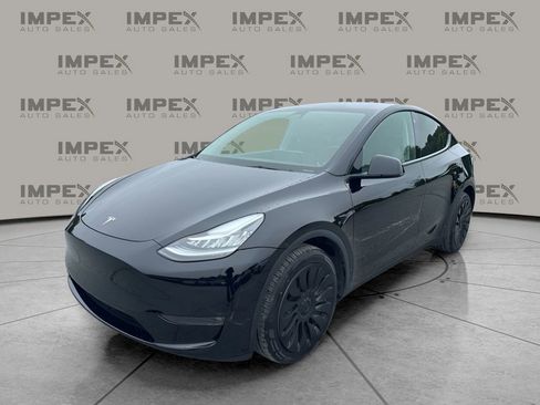 Used 2022 Tesla Model Y Long Range AWD/4WD image 1