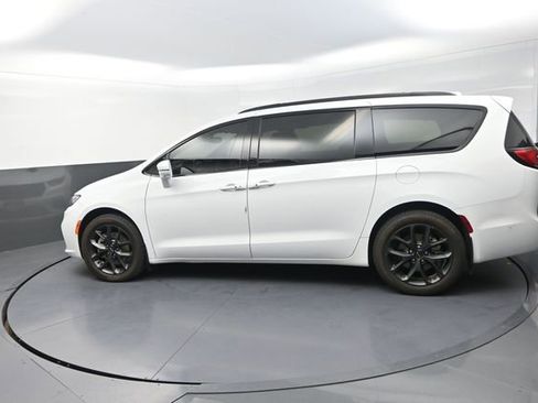 Used 2022 Chrysler Pacifica Limited w/ S Appearance Package AWD/4WD image 45