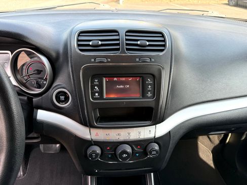Used 2014 Dodge Journey SXT image 25