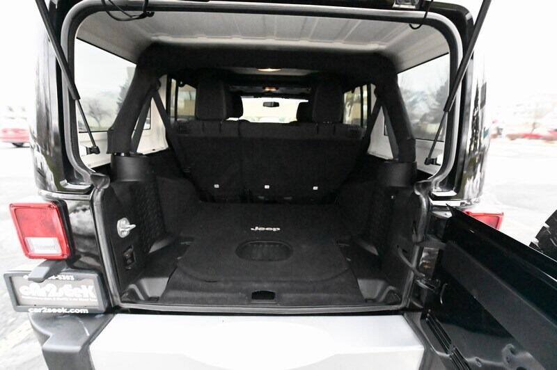Used 2015 Jeep Wrangler Unlimited Sahara w/ Dual Top Group AWD/4WD image 30