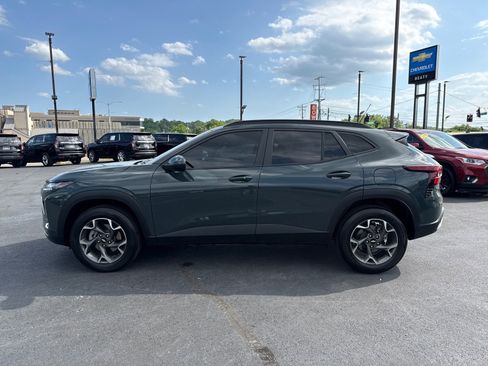 Used 2025 Chevrolet Trax LT w/ Driver Confidence Package FWD image 6