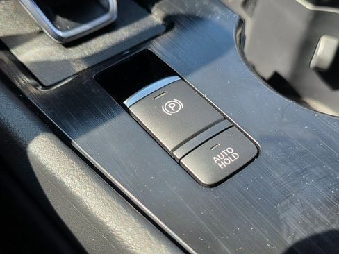 Used 2025 Nissan Rogue SV image 33