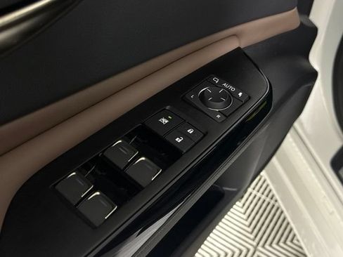 Used 2025 Lexus ES 350 w/ Premium Package FWD image 31