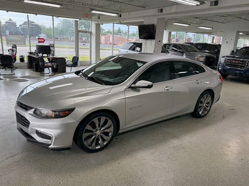 Used 2016 Chevrolet Malibu Premier w/ Driver Confidence Package II FWD image 5