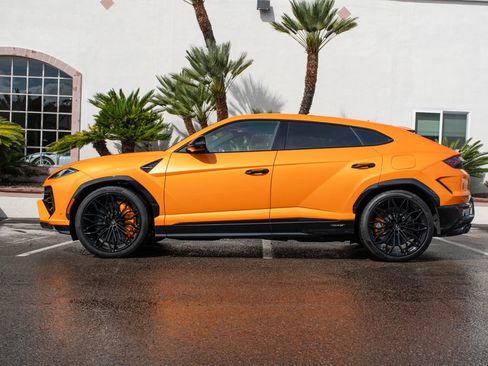 New 2026 Lamborghini Urus SE image 2