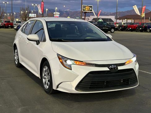 Used 2025 Toyota Corolla LE image 7