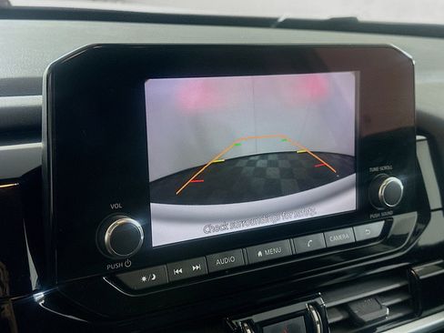 Used 2025 Nissan Pathfinder SV FWD image 22