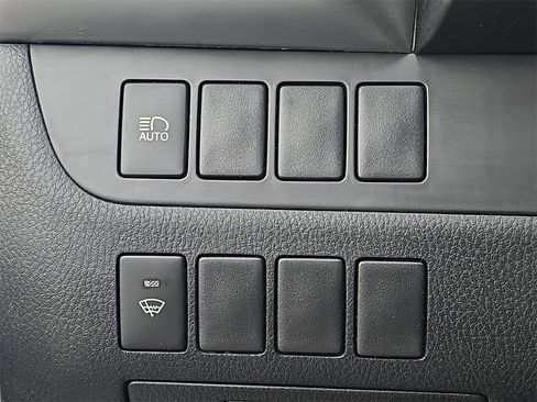 Used 2017 Toyota Highlander LE image 29