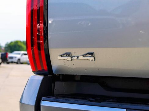Used 2025 Toyota Tundra Limited AWD/4WD image 8