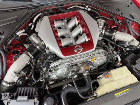 Used 2019 Nissan GT-R Premium w/ Premium Interior Package image 46