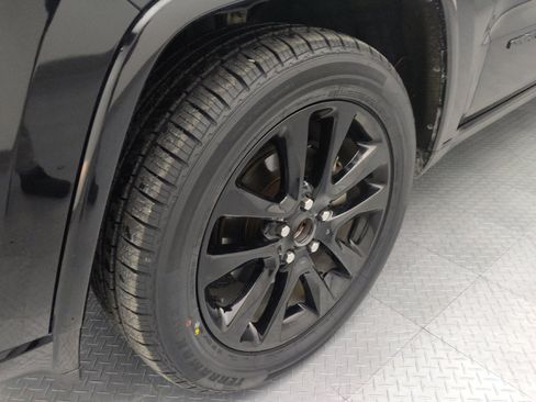 Used 2018 Jeep Grand Cherokee Altitude image 31