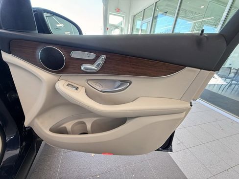 Used 2022 Mercedes-Benz GLC 300 4MATIC w/ Premium Package Lite image 39