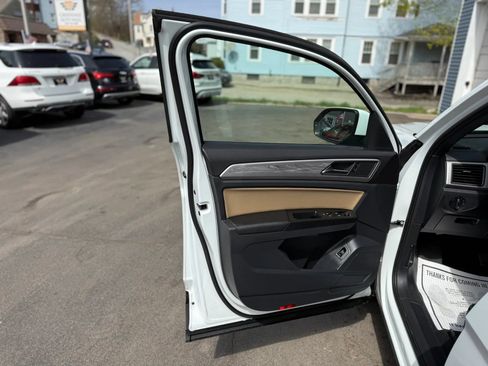 Used 2020 Volkswagen Atlas Cross Sport SE AWD/4WD image 35