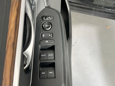 Used 2022 Honda CR-V Touring image 18