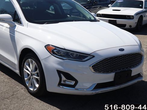Used 2019 Ford Fusion Energi Titanium FWD image 2