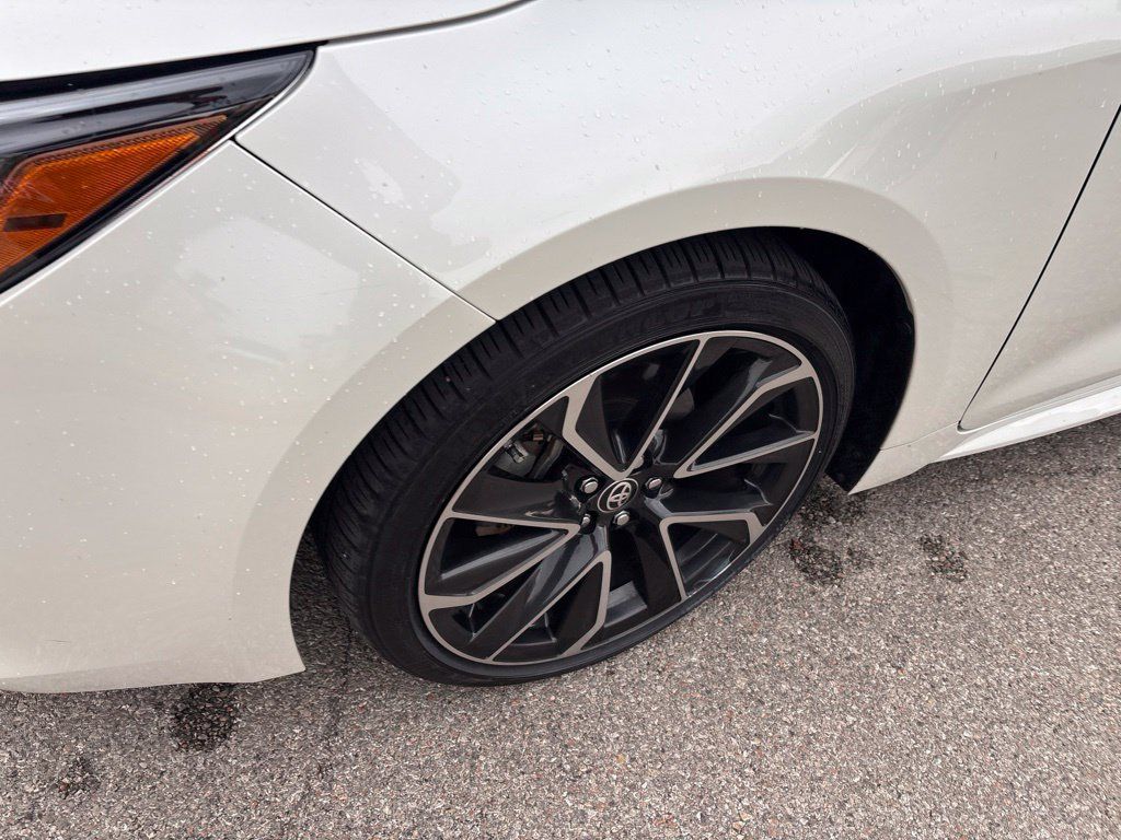 Used 2019 Toyota Corolla XSE FWD image 9