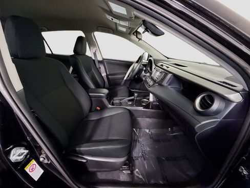 Used 2017 Toyota RAV4 LE image 28