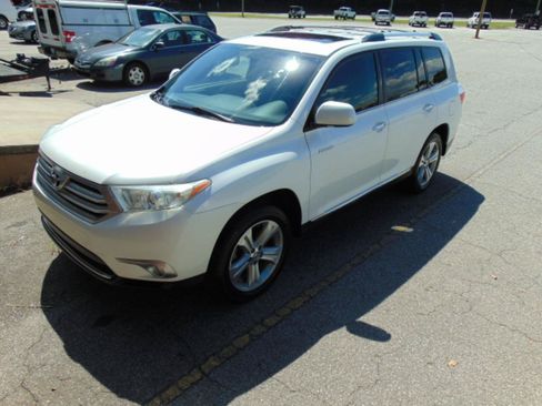 Used 2012 Toyota Highlander Limited w/ Tow Pkg FWD image 5