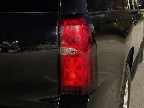 Used 2019 Chevrolet Suburban LT image 10