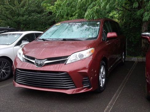 Certified 2020 Toyota Sienna LE w/ Protection Package FWD image 5
