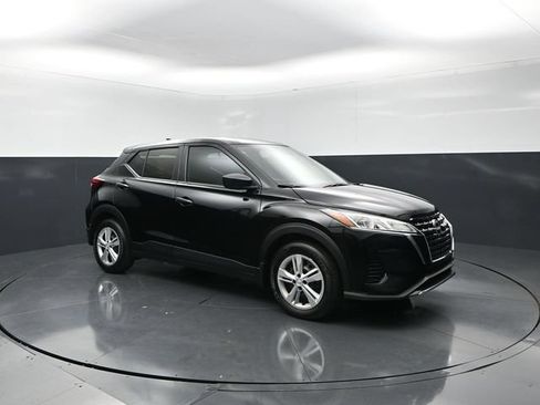 Used 2025 Nissan Kicks Play S w/ Interior Electronics Package FWD image 1